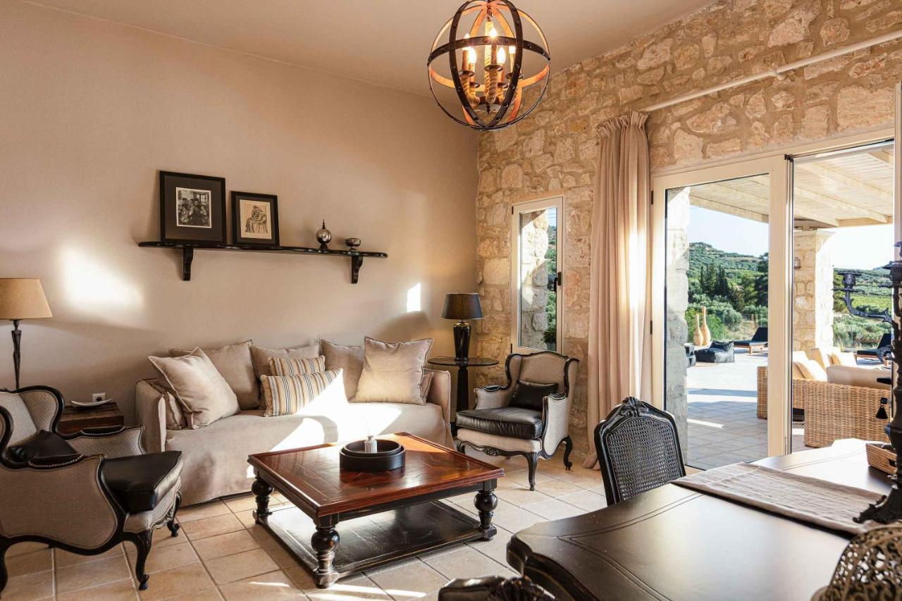 Villa Mantilari Wine Estate 7 Apartments 2 Private Pools 1 Heated Tennis Court Fitness Center Archanes Exterior foto