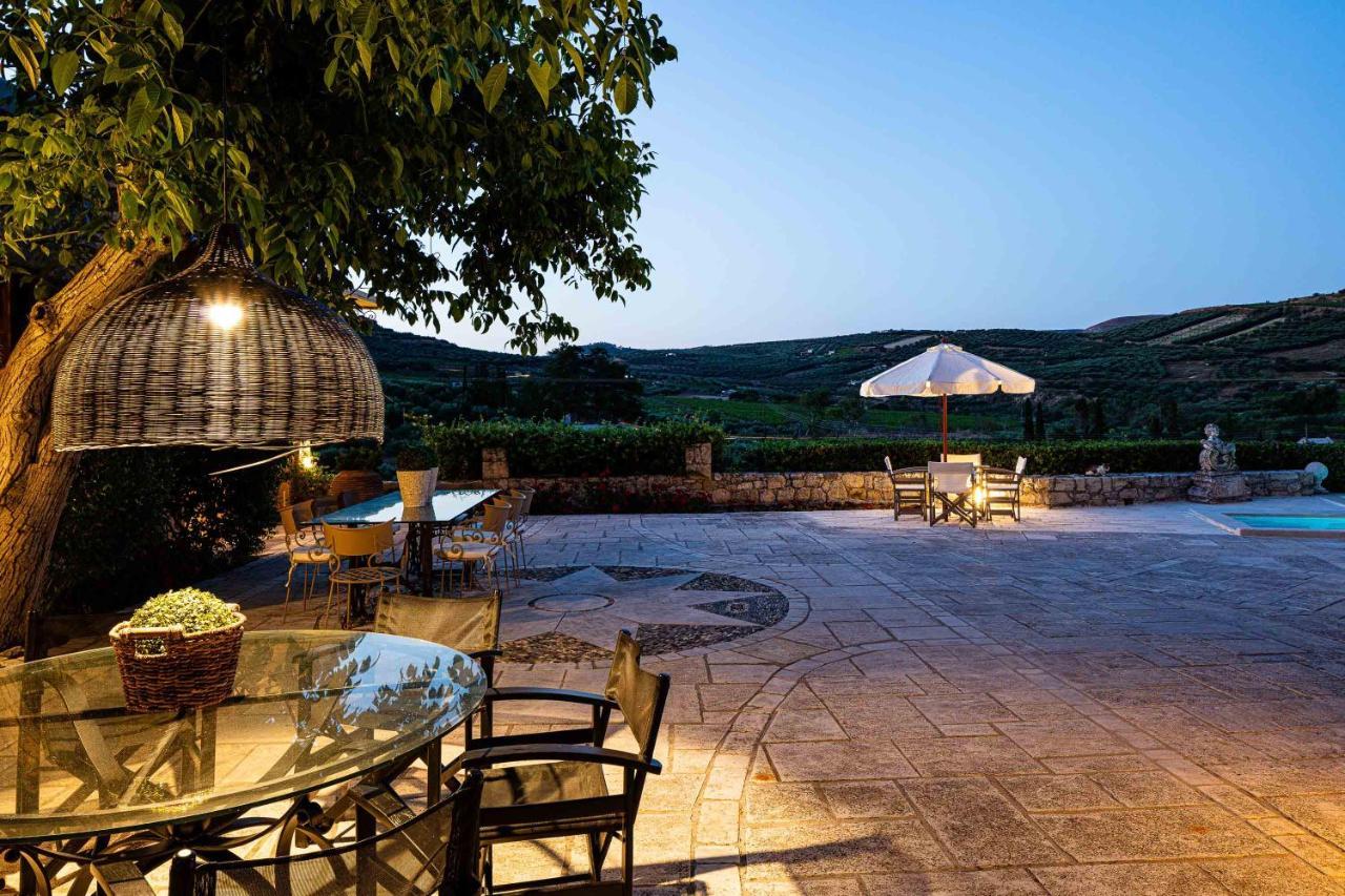 Villa Mantilari Wine Estate 7 Apartments 2 Private Pools 1 Heated Tennis Court Fitness Center Archanes Exterior foto