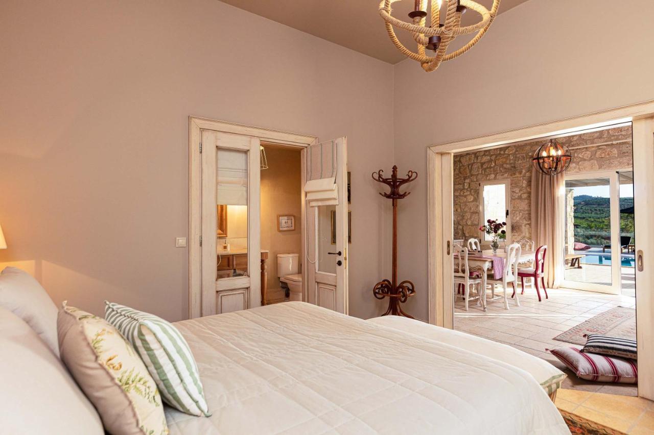 Villa Mantilari Wine Estate 7 Apartments 2 Private Pools 1 Heated Tennis Court Fitness Center Archanes Exterior foto